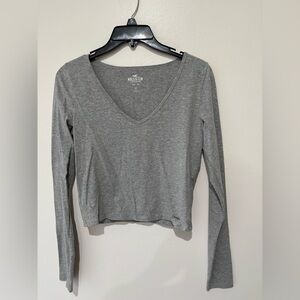 Hollister Gray tee size medium